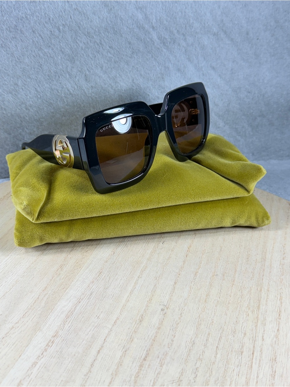 Gucci Black Square Frame Sunglasses with Brown Gradient Lenses